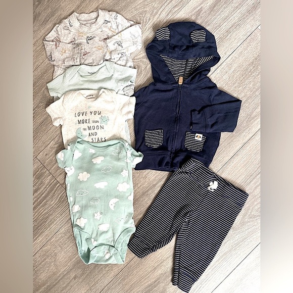 3 Months boy Carters pack! 3 Onesies, 2 piece fall outfit and 1 long sleeve💙🍁 - Picture 1 of 14